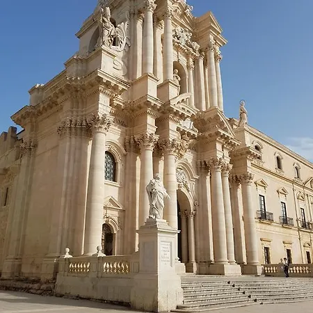 Maria Syracuse